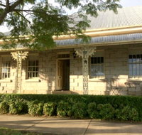 Surgeon's Cottage - Suburb Australia