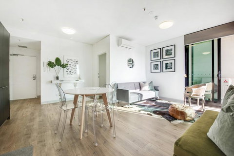 Swainson On Synagogue - Suburb Australia 0