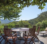 Taliesin - Beautiful 4 bedroom home with amazing views - Suburb Australia