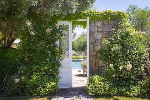 Talits Vineyard Estate - Suburb Australia 2