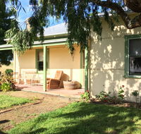 Tarndwarncoort - Farmer's Cottage - Suburb Australia