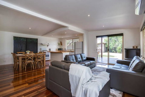 Tasman Surf House - So Close To The Beach - Suburb Australia 3
