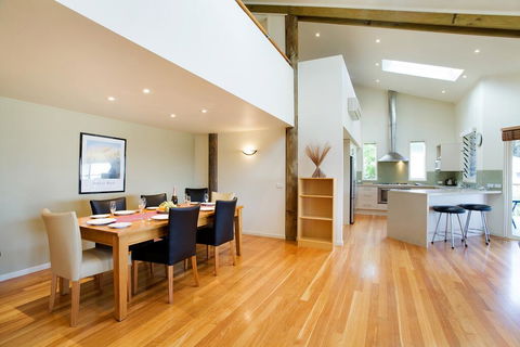 Tathra Beach House Holiday Apartments - Suburb Australia 1
