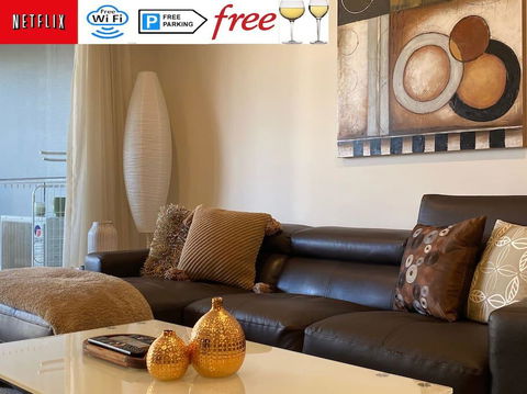 TERRACE LUX FULLY AIR 2 CAR FREE NETFLIX WIFI WINE - Suburb Australia 0
