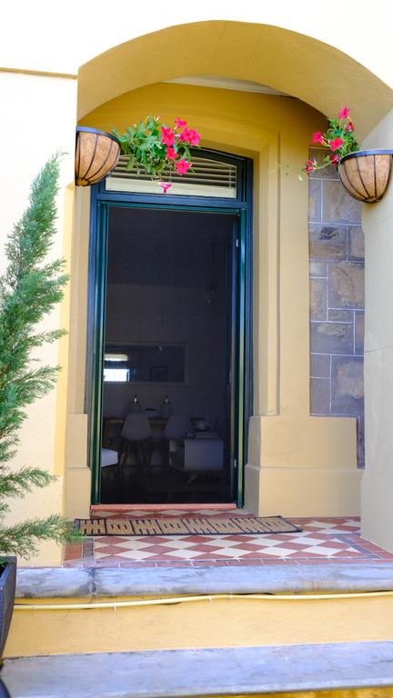 The 'Cloisters' Apartment At Albert Hall - Suburb Australia 3