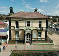 The Bank Guesthouse Glen Innes - Suburb Australia