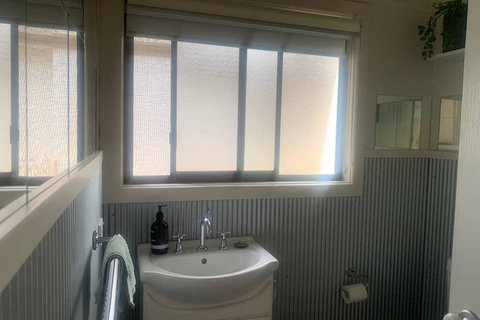 The Batch On Benyon , Fresh And Cute As A Button - Suburb Australia 3