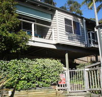 The Beach Hut Avoca Beach NSW - Suburb Australia