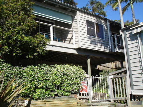 The Beach Hut Avoca Beach NSW - Suburb Australia 0