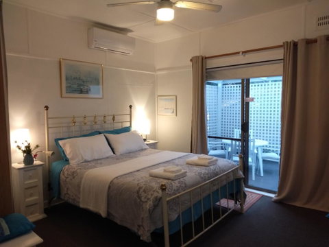 The Boathouse A 3 Bedroom House - Suburb Australia 1