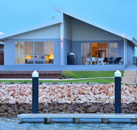 The Carnarvon Luxury Canal Home - Suburb Australia