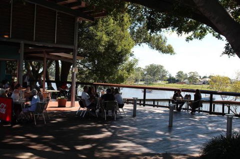 River Cruz Cafe - Suburb Australia 3