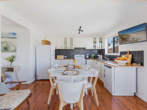 The Chalet At Callala Beach - Beach House Character - Suburb Australia 1