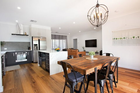 The Clyde Greenock - Suburb Australia 3