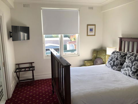 The Corner Hotel Alexandra - Suburb Australia 1