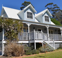 The Doll's House - Charming 2 bedroom cottage just a short walk from the village - Suburb Australia