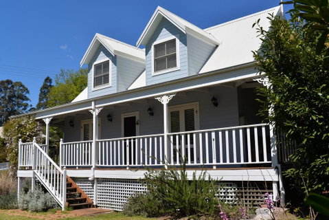 The Doll's House - Charming 2 Bedroom Cottage Just A Short Walk From The Village - Suburb Australia 1