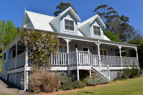 The Doll's House - Charming 2 Bedroom Cottage Just A Short Walk From The Village - Suburb Australia 0