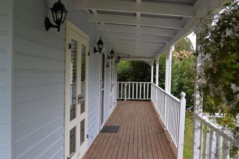 The Doll's House - Charming 2 Bedroom Cottage Just A Short Walk From The Village - Suburb Australia 2