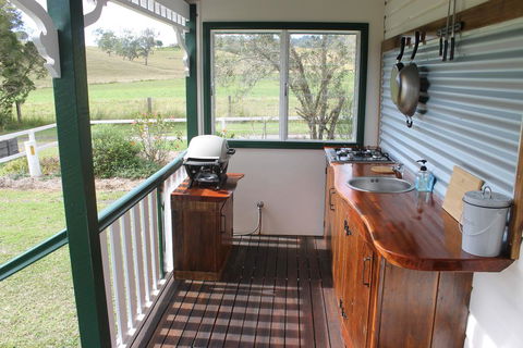 The Dollhouse Cottage - Suburb Australia 3