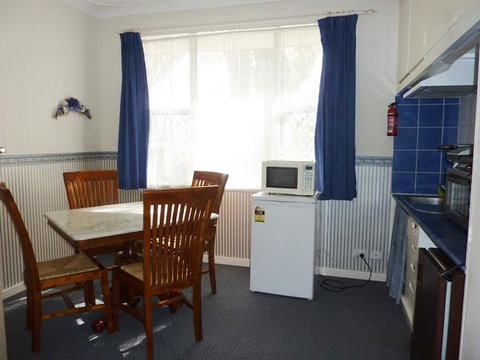 The Doo Drop Inn - Suburb Australia 1