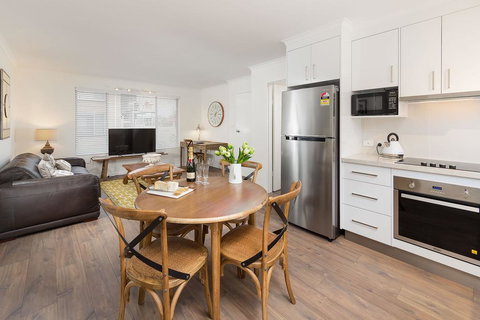 The Executive - Central & Sophisticated - Suburb Australia 3