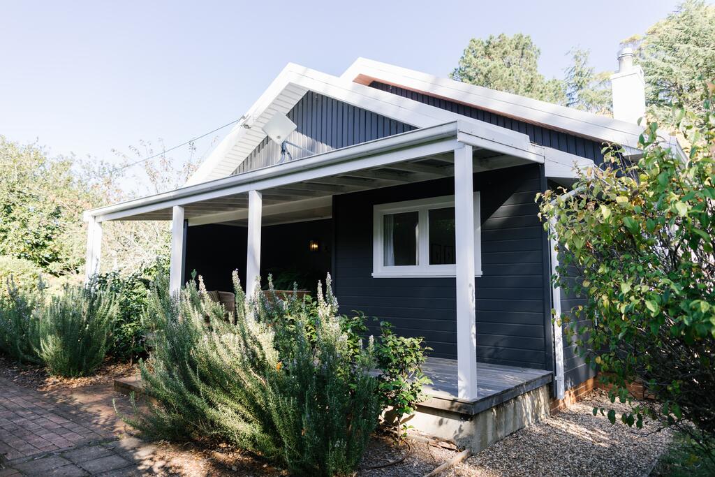 Accommodation Burrawang NSW Suburb Australia