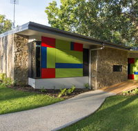 The Feathered Nest - Luxury Wildlife Retreat - Suburb Australia