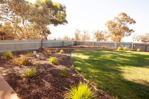 The Farmhouse. - Suburb Australia 3