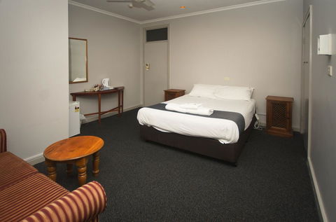 The George Hotel - Suburb Australia 3