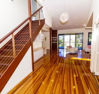 The Holiday House - Suburb Australia
