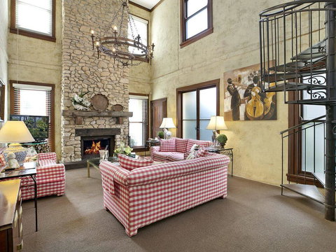 The Lodge @ Linden Hall - Suburb Australia 3