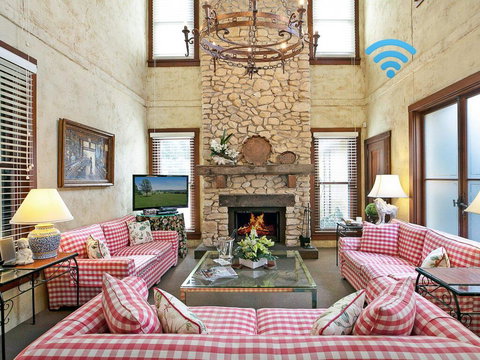 The Lodge @ Linden Hall - Suburb Australia 0