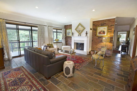 THE MAPLES - Suburb Australia 1