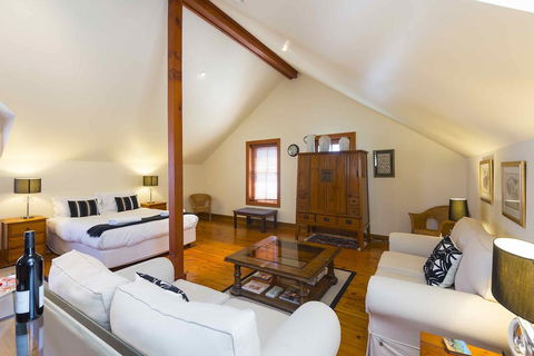 The Mews Studio - Suburb Australia 2