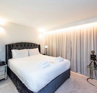 The Nest - Hollywood Style Space with Roof Terrace - Suburb Australia
