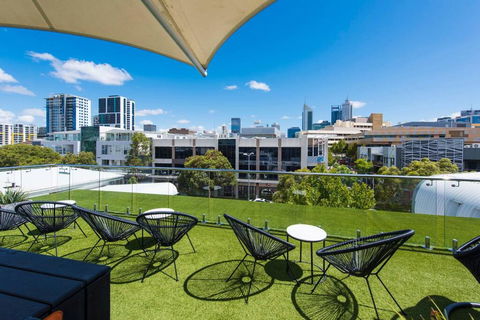 The Nest - Smart Suite On Newcastle St With Rooftop Views - Suburb Australia 3