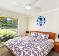 The Noraville House - Large Family Home - Suburb Australia