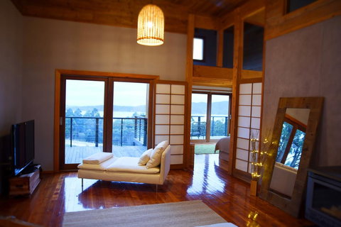 The O Retreat - Suburb Australia 1