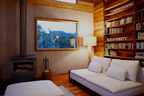 The O Retreat - Suburb Australia 2