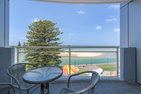 The Oaks Waterfront Resort, Unit 303 - Suburb Australia 2
