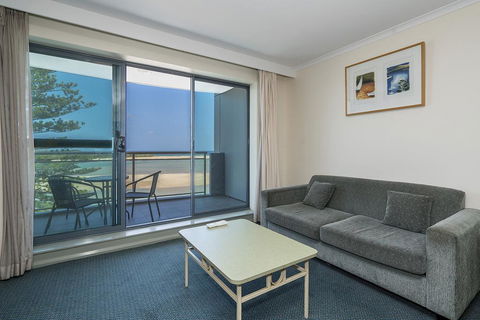 The Oaks Waterfront Resort, Unit 303 - Suburb Australia 3