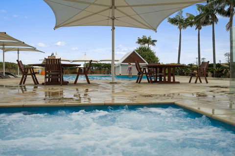 The Oaks Waterfront Resort, Unit 502 - Suburb Australia 1