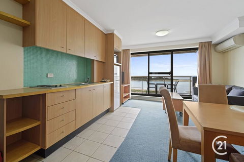 The Oaks Waterfront Resort, Unit 511 - Suburb Australia 3