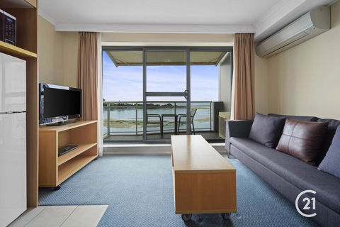 The Oaks Waterfront Resort, Unit 511 - Suburb Australia 0