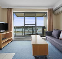 The Oaks Waterfront Resort Unit 511 - Suburb Australia