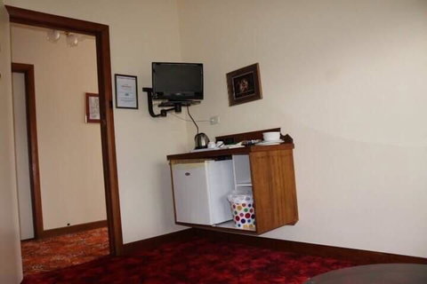 The Oast Inn Formaly Rosies Inn - Suburb Australia 1