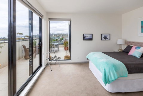 THE PENTHOUSE - MORNINGTON - Suburb Australia 3