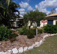 The Red Piranha - Rainbow Beach Close to everything air con and pet friendly - Suburb Australia