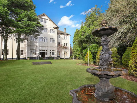 The Robertson Hotel - Suburb Australia 1